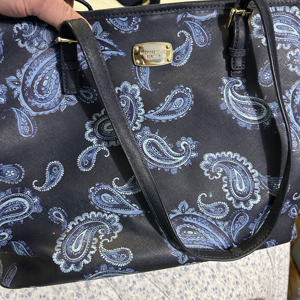 Michael Kors Jet Set Admiral Large Blue Paisley Carry All Tote bag New